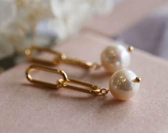 Poppy White Baroque Pearl Chain Earrings