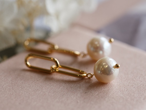 Poppy White Baroque Pearl Chain Earrings