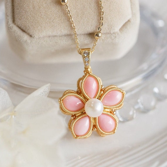Elm Pink Sakura Conch Shell Pendant Necklace