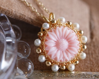 Pink Conch Shell Little Daisy Pendant Necklace