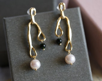 Serena Natural Pearl Asymmetry Earrings