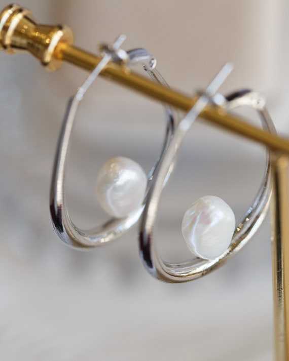 Micah Freshwater Pearl Oval Hoop Earrings