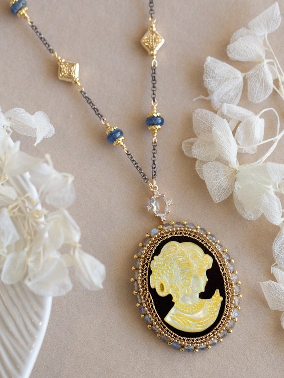 Stella Two Layers Black Agate Cameo Pendant Necklace