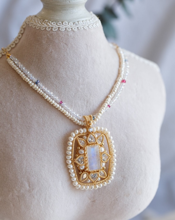 Amaris Rainbow Moonstone Necklace