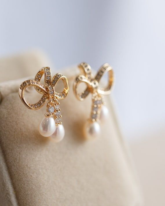 Isla Bow-Tie Pearl Drop Earrings