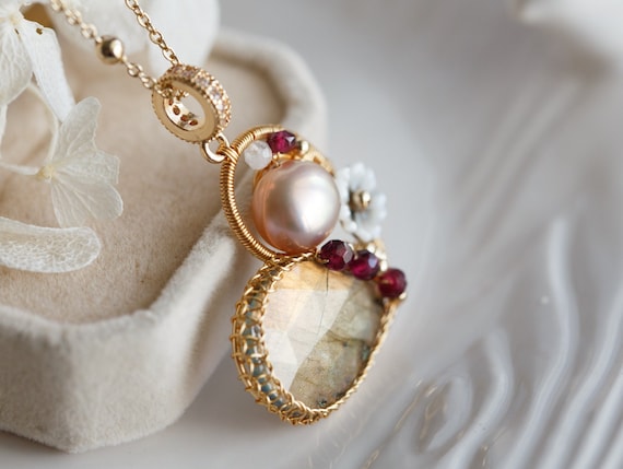 Natural Labradorite Gold Wire Heart Pendant Necklace