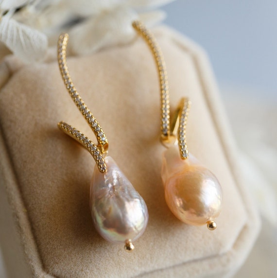 Charlie Metallic Baroque Pearl Asymmetry Drop Earrings