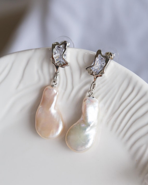 Abigail Asymmetry Baroque Pearl Drop Earrings