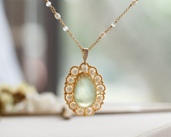 Sariah Natural Prehnite Pendant Necklace