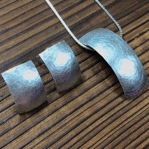 Arc pendant and earring set - hammered satin finish