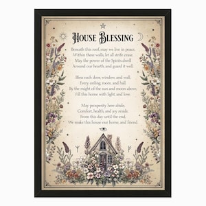 Puede incluir: Una impresión de estilo vintage con un poema de bendición de la casa rodeado de ilustraciones florales. El poema dice "HOUSE BLESSING Beneath this roof, may we live in peace, Within these walls, let all strife cease May the power of the Spirits dwell Around our hearth, and guard it well Bless each door, window, and wall, Every ceiling, room, and hall By the might of the sun and moon above, Fill this home with light, and love. May prosperity here abide, Comfort, health, and joy reside. From this day until the end, We make this house our home, and friend."
