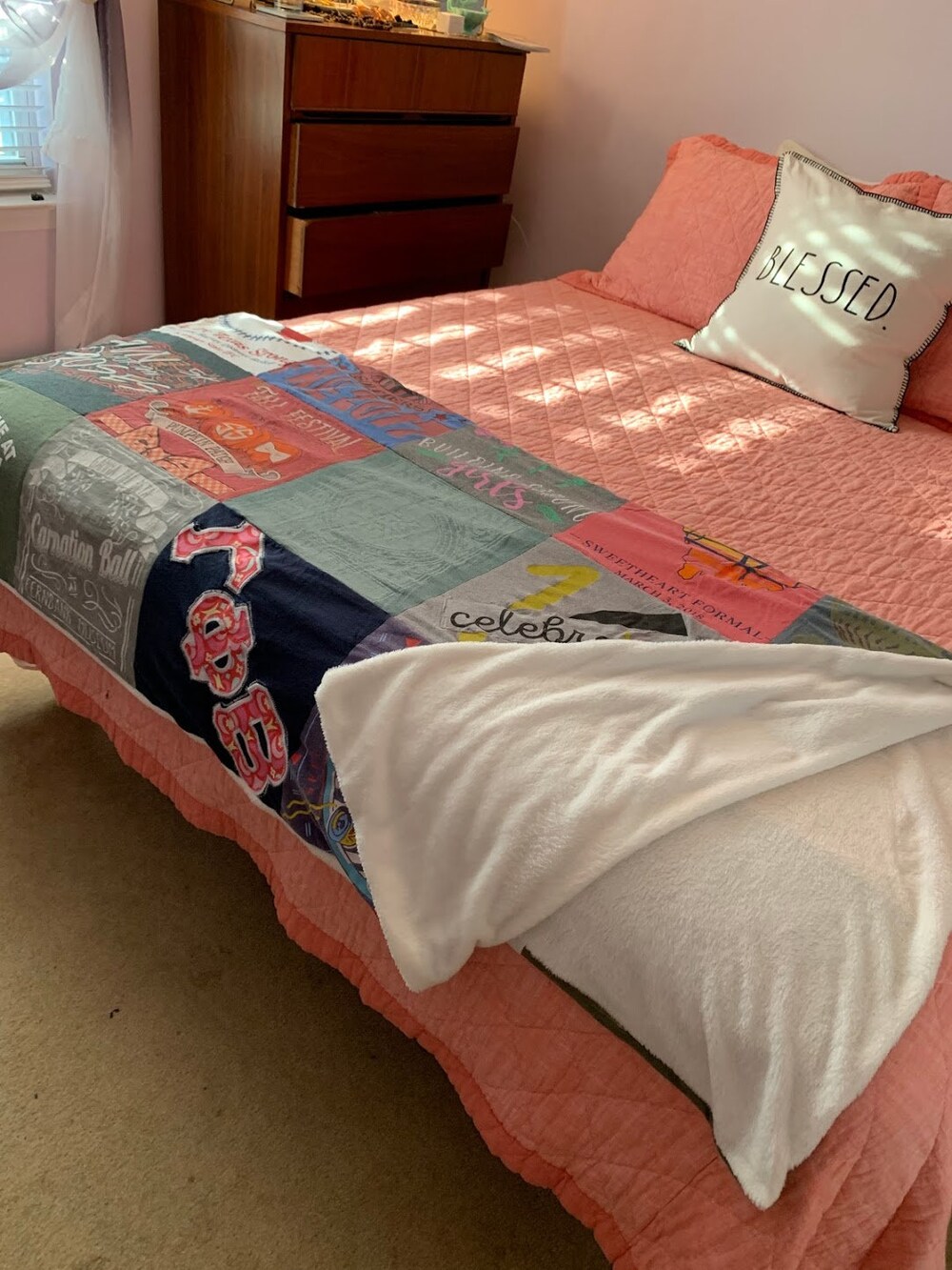T-Shirt Blanket-Custom Made - Memory Blanket - Memorial Blanket - Graduation Blanket Moderndaydecors