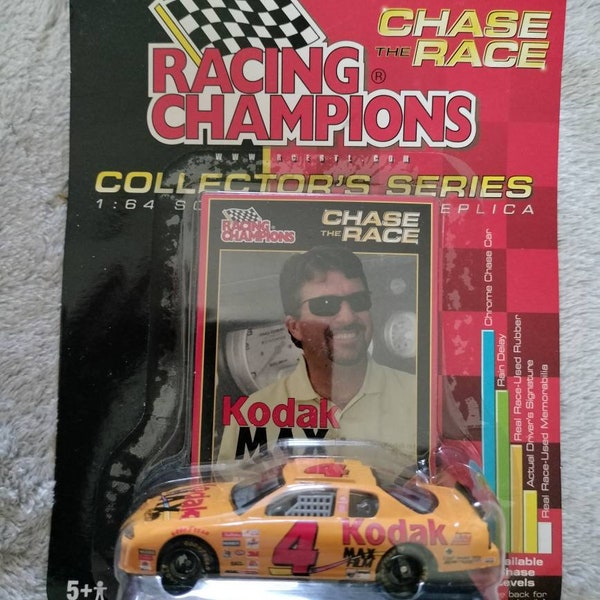 NASCAR Mike Skinner #4 Kodak Max Racing Champions Chase The Race 1:64 Scale Diecast Car (386)