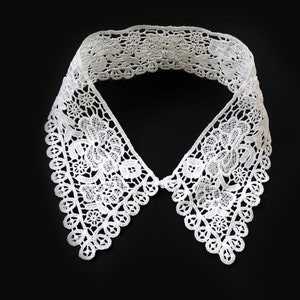 Caos-inspired Flowers and Looped Scallop Edge Bobbin Lace Collar ...