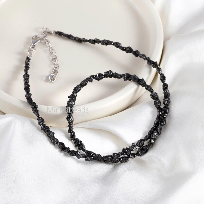 Halsband med naturligt svart diamantsten, halsband med råa diamantpärlor, stenhalsband med diamanter och ädelstenar i 925 silver bild 3
