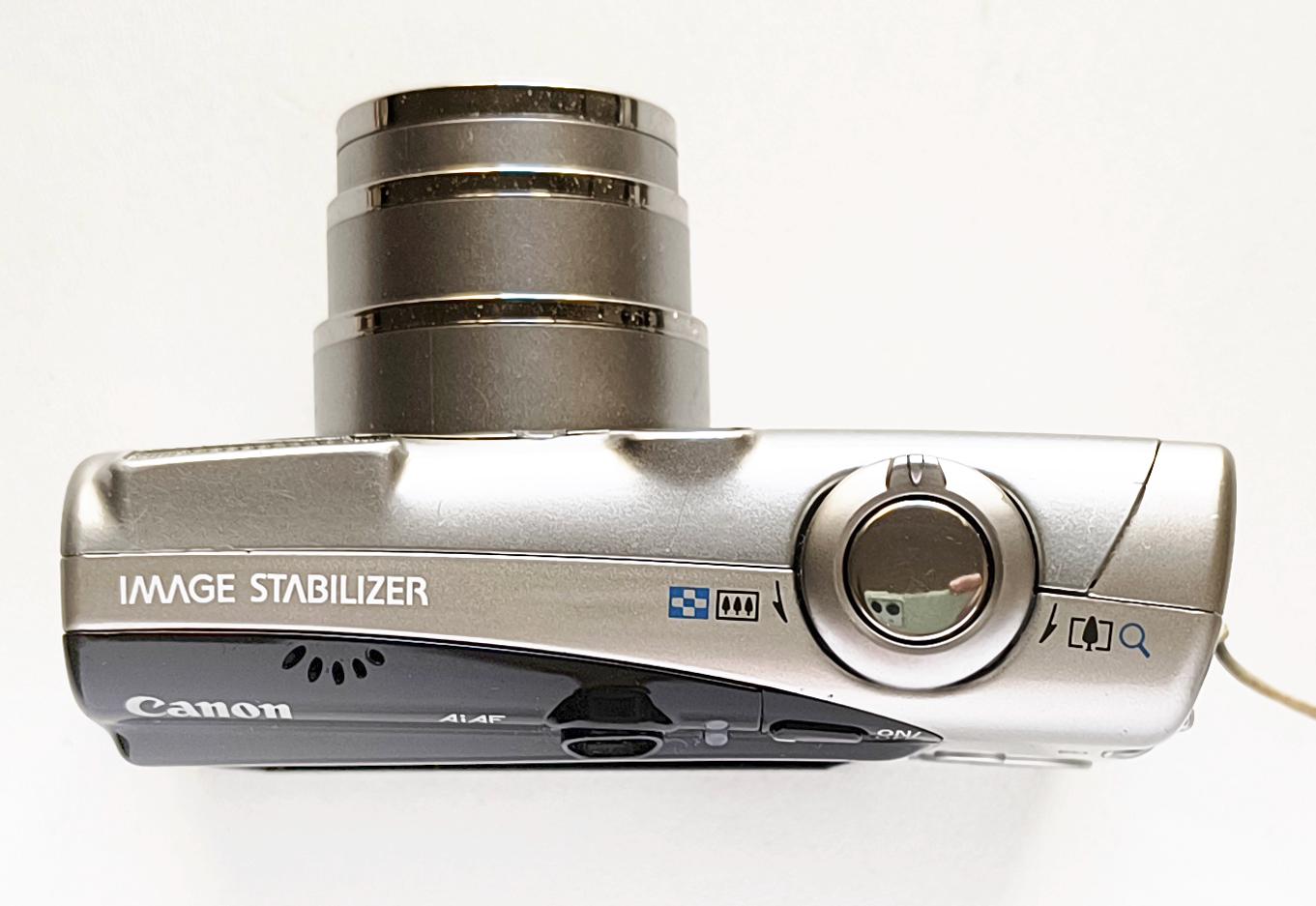 Canon IXUS 800IS - 6.0 Mega Pixel Point and Shoot Digital Camera