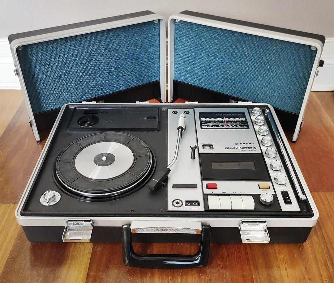 Vintage Sanyo G2215-C Briefcase Stereo Record Player With Speakers