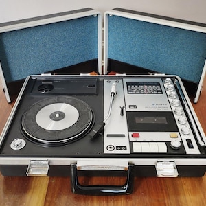 Vintage Sanyo G2215-C Briefcase Stereo Record Player With Speakers 