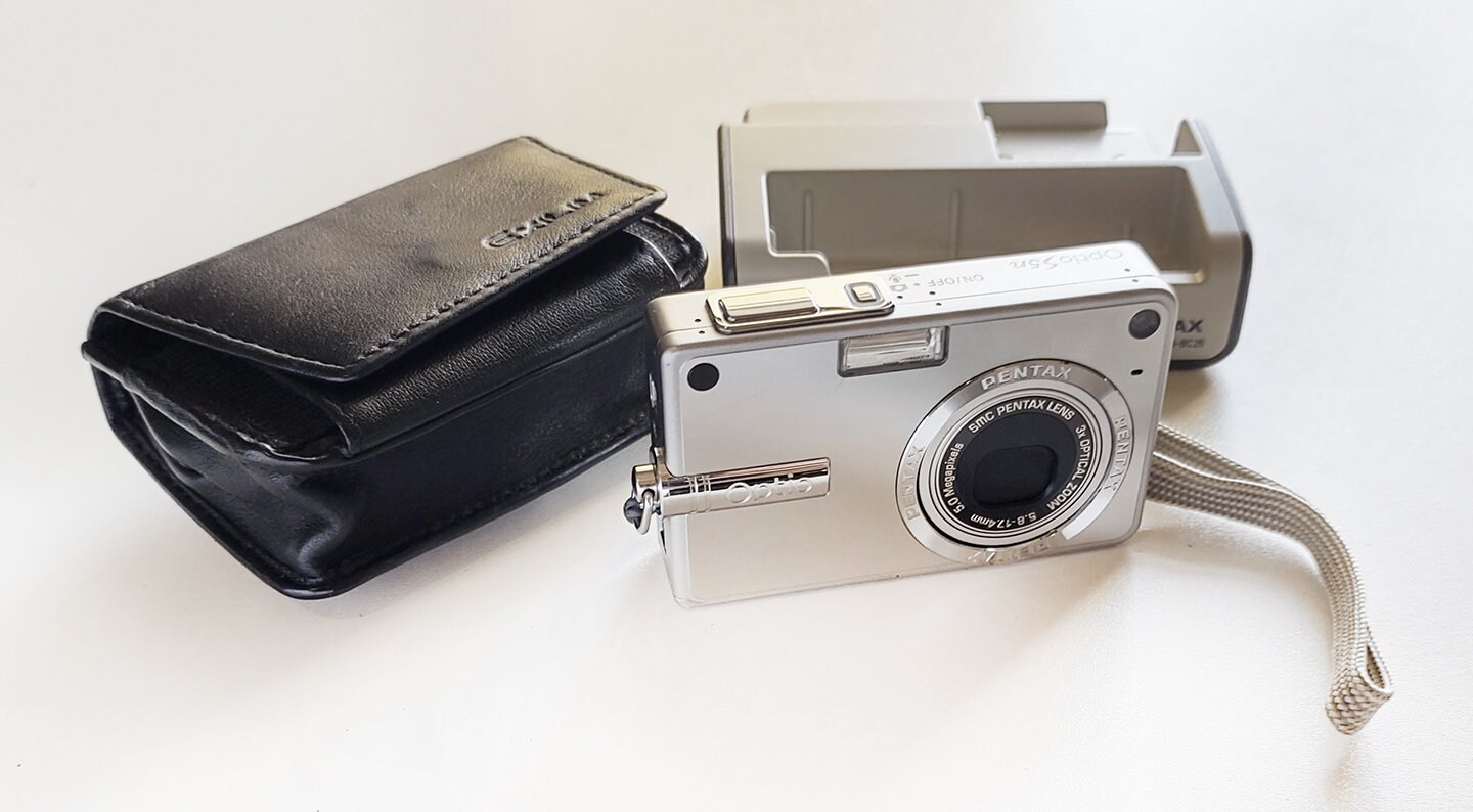 可愛いレトロ コンデジ、PENTAX optio S5z シルバーです 可愛いオールドコンデジ】PENTAX optio S5z シルバー