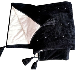 Black Velvet Quilt: Starry Stitched Cotton Bedspread with Tassels