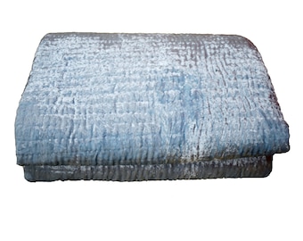 Hemelgrijze fluwelen quilt: katoenen sprei met doorgestikte steken Nieuwjaarscadeaudekens