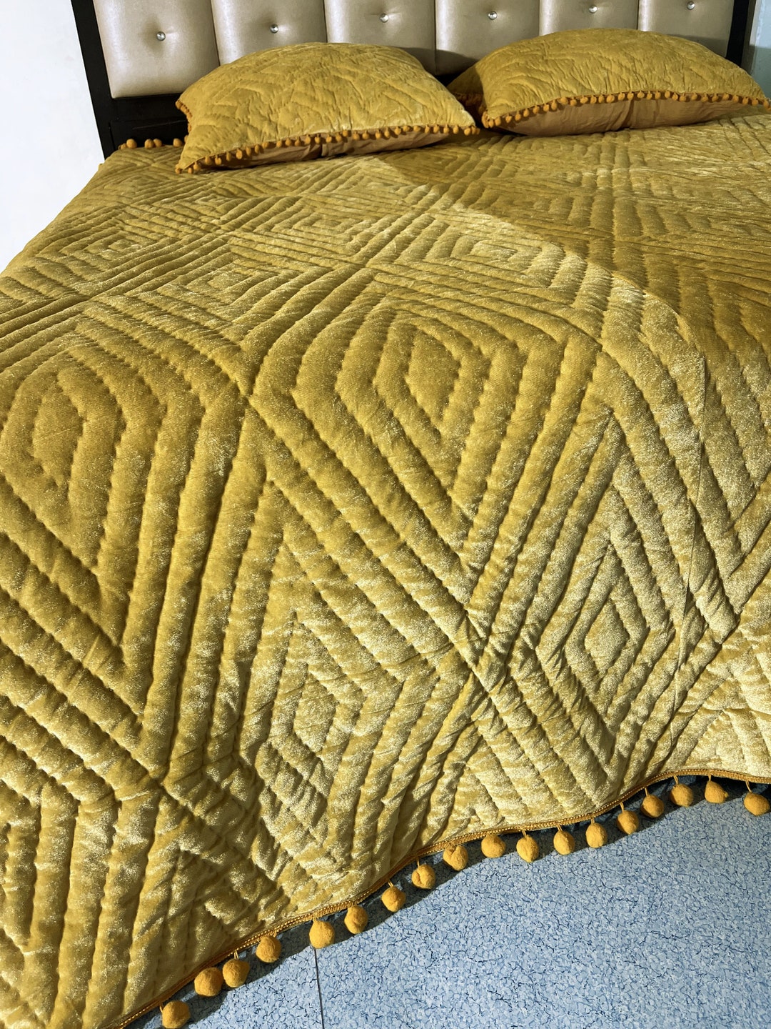 Gold Glitter Floral Pattern Print Bed Set Quilt