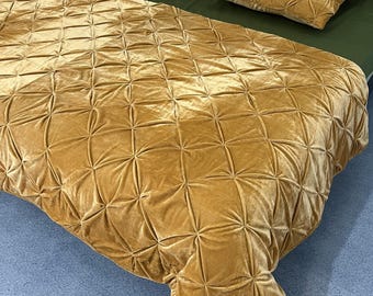Gold Samt Quilt: Hand genähtes Schnuffeltuch mit Pompoms Decken Muttertagsgeschenk