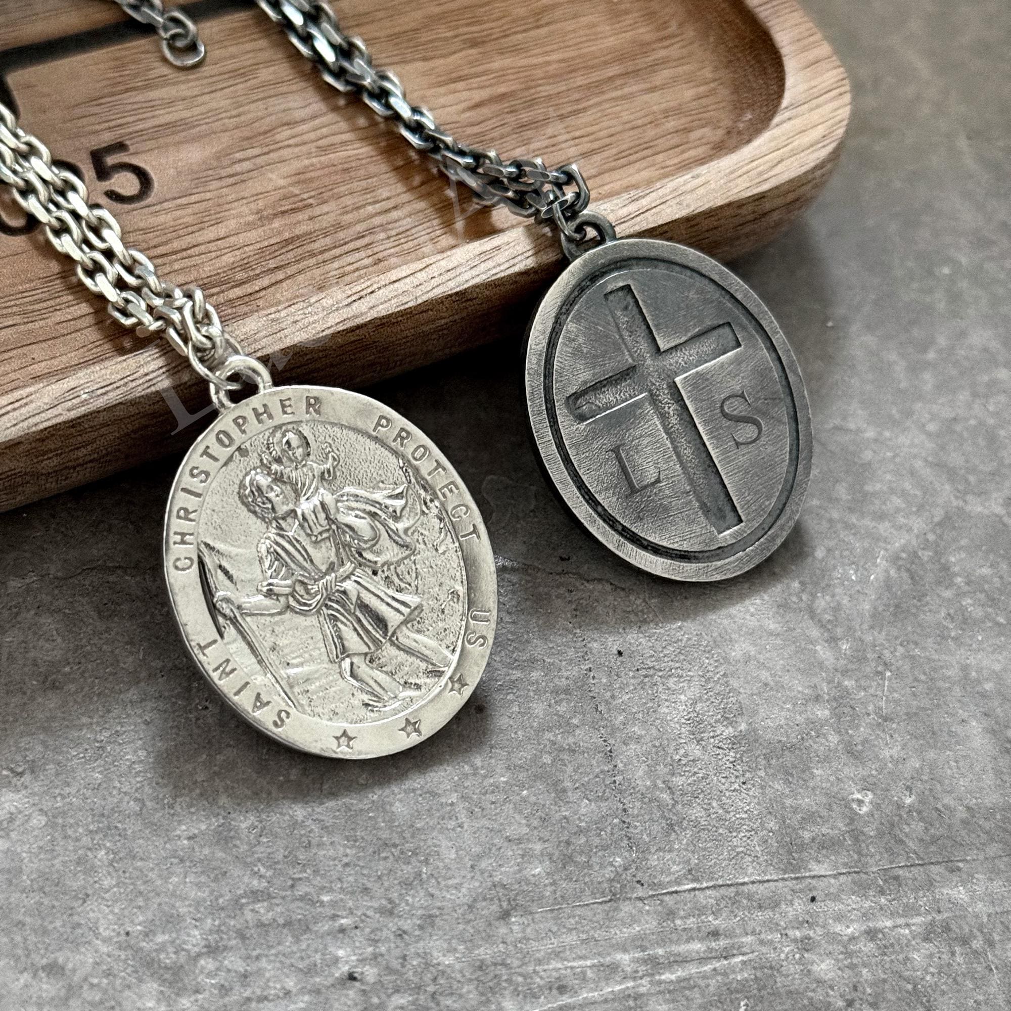 FaithHeart Heilige Christopher Ketting voor Mannen, Gepersonaliseerde Heilige Christopher Hanger Katholieke Sieraden Roestvrij Staal/Goud/Zwart, Beschermheiligen van Reizigers Doopgeschenken voor