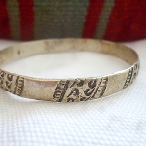 Bijoux marocain, taille large porté fin argent berbère ajouré bracelet