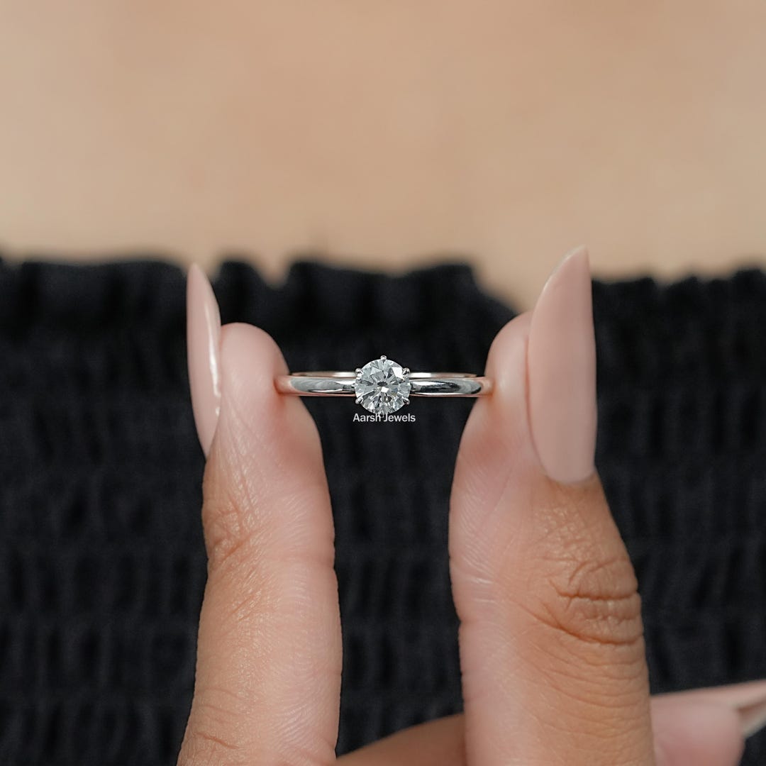 Round Cut Lab Grown Diamond Solitaire Engagement Ring / Solid Gold ...