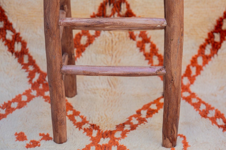 Moroccan bar stool in laurel wood 80 cm image 7