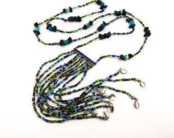 Collana lunga con frange e nappe, agata blu, perline multicolori, ciondolo a forma di cuore, stile boho hippie, collana di perline, pietra semipreziosa, gamma di colori blu e verde