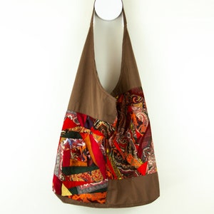 Umhängetasche Crazy Patchwork Upcycled Seidenstoff Handwerker Boho Hippie Ethnic Handtasche Stoff Hobo bag Bunt Multicolor Rot Braun