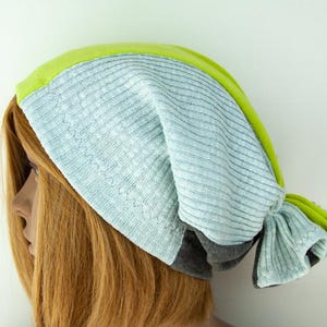 Mössa med pompon bomullsjersey tyg lapptäcke unisex lång slösaktig boho hippiehatt keps pistagegrön grå ljusblå flerfärgad mössa