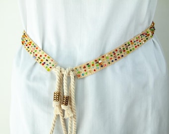 Stropdasriem Kralenwerk Handborduurwerk Stoffen riem Riem met kralen Ambachtelijke Boho chic hippie damesriem Veelkleurig kleurrijke beige vlasriem