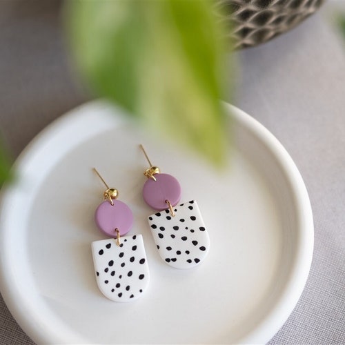 Boucles d’oreilles en argile polymère | JETTE | Boucles d'oreilles en argile | Boucles d’oreilles déclaration | fait à la main | pointillé blanc | Cadeau petite amie | Des boucles d'oreilles