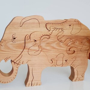 Los ELEFANTES se amontonan. Adorno de rompecabezas de animales de madera hecho a mano