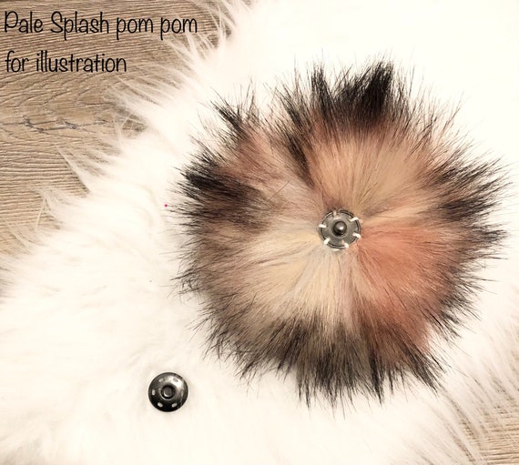 BLACK SHINE Black Faux Fur Pom Pom 