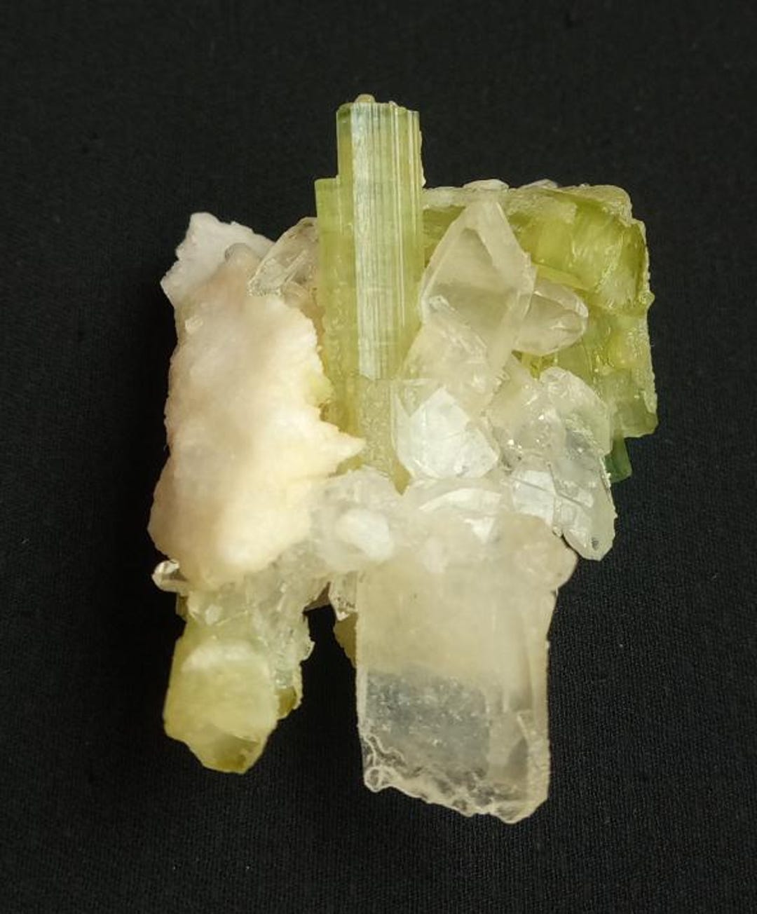 パキスタン、ギルギット・バルティスタン州チャプ産のアルバイト入り