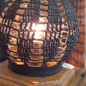 6 &quot; Variegated Black Crocheted Table Top Orb Lamp