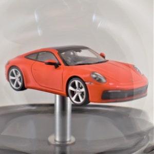 Auto in Flasche "Porsche 911 Carrera 4S (2019) Lavaorange 1:43" in mundgeblasener Glasflasche 600ml