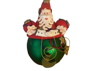 Adorno de Papá Noel vintage adornado con estrellas coleccionables