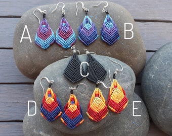 Earrings in micro macramé