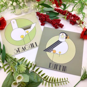 Carte d'oiseau mouette ou macareux. Carte de voeux carrée vierge art déco contemporaine pour anniversaire, fête, amateurs d'oiseaux, cadeau. Livraison gratuite au Royaume-Uni