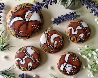 Beautiful wooden Fox pebble hand painted in Scotland. Lovely ornament or gift for nature lovers. Woodland decor