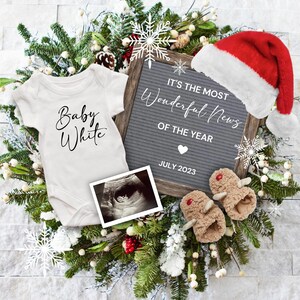 Anuncio de embarazo de Navidad digital, tablero de cartas de embarazo de redes sociales de Santa Baby, noticias más maravillosas, nuestro mejor regalo plano