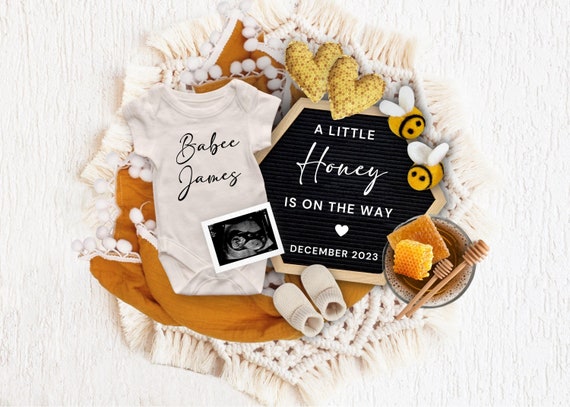 Best GIFT Ever - Christmas Pregnancy Announcement - HoneyLoveBoutique