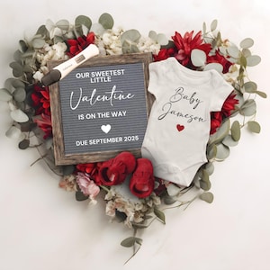 Valentijnsdag zwangerschap aankondiging met test, februari baby aankondiging digitale sjabloon, genderneutrale baby onthullen sjabloon