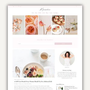 Pode incluir: Uma página inicial de site com um esquema de cores rosa e branco. O site apresenta uma postagem de blog intitulada "5 Rituais de Autocuidado que Toda Mulher Deve Experimentar para uma Vida Equilibrada". A postagem do blog é acompanhada por uma foto de uma tigela de frutas e iogurte, uma xícara de café e uma mulher sorrindo com as mãos atrás da cabeça. O site também apresenta uma seção para se inscrever no boletim informativo.