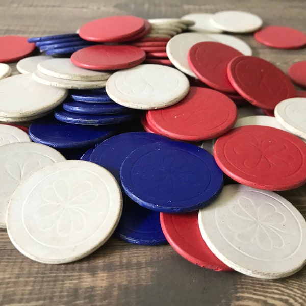 Vintage noiseless pressed paper poker chips embossed with a 4 leaf clover. Made in early to mid 1900s. 87 chips in all. For crafts or poker.